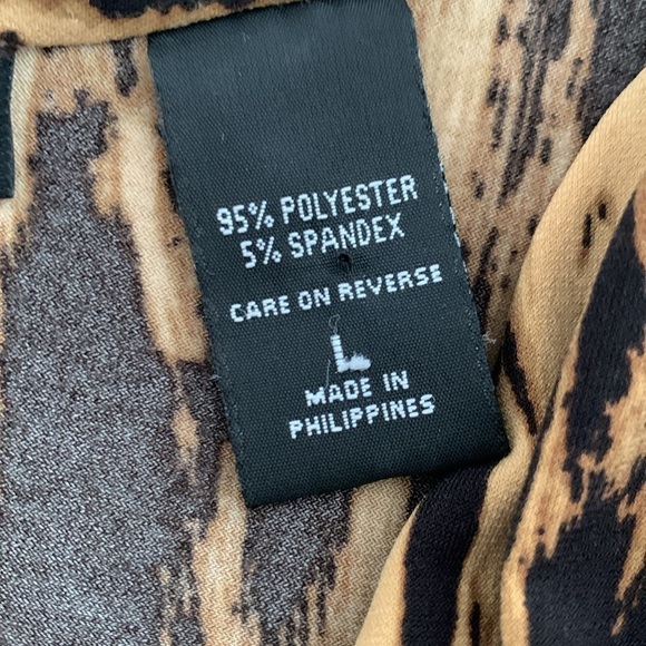 New York & Co Stretch Deep V-Neck Animal Print Blouse w/3/4 Sleeves. Size Large - Picture 8 of 12